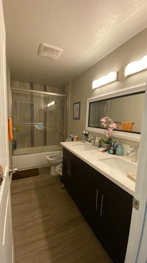 King Bed Big Room Chino Hills Exterior foto