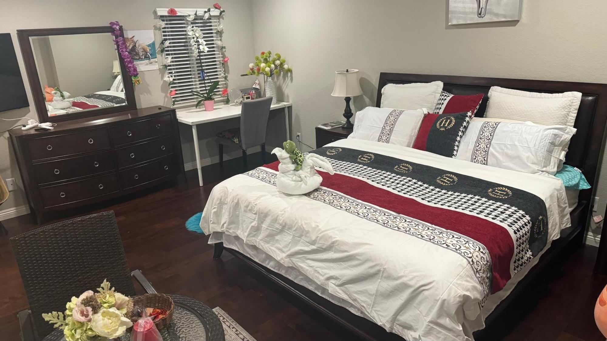 King Bed Big Room Chino Hills Exterior foto