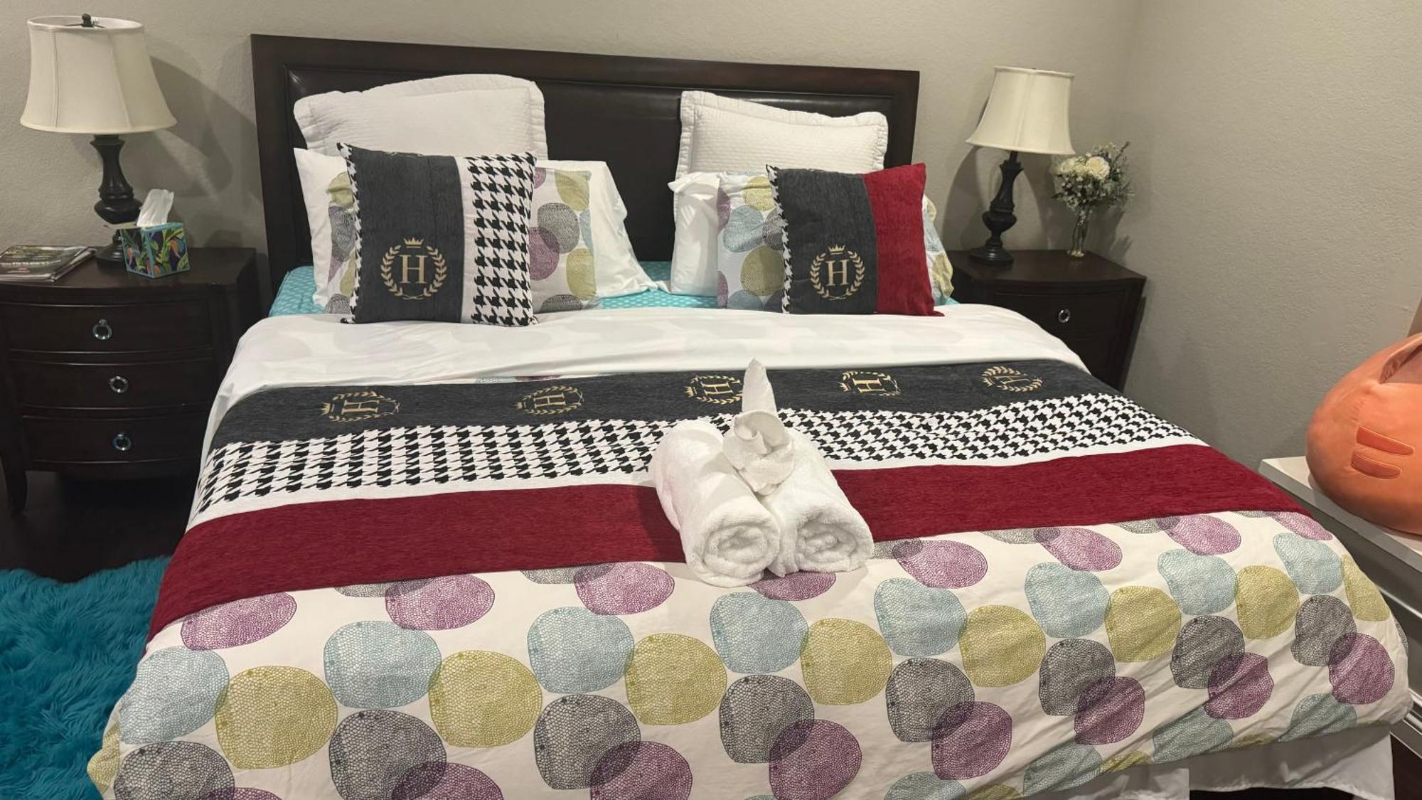 King Bed Big Room Chino Hills Exterior foto